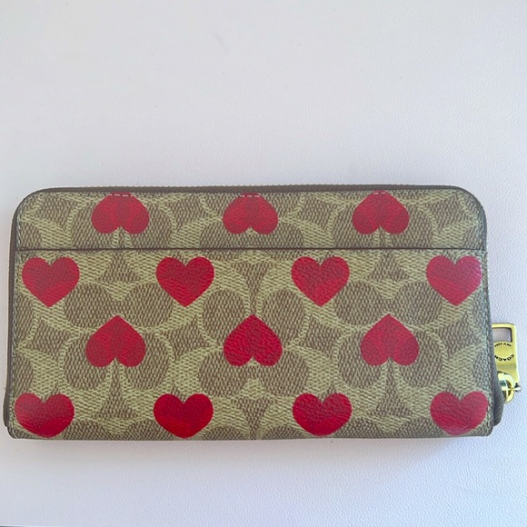 Accordion Zip Wallet In Signature Canvas With Heart Print - Picture 2 of 7